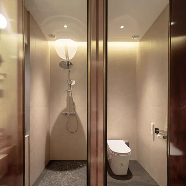 The bathroom at Bo Yuan'er: a rain shower and a separate toilet behind glass